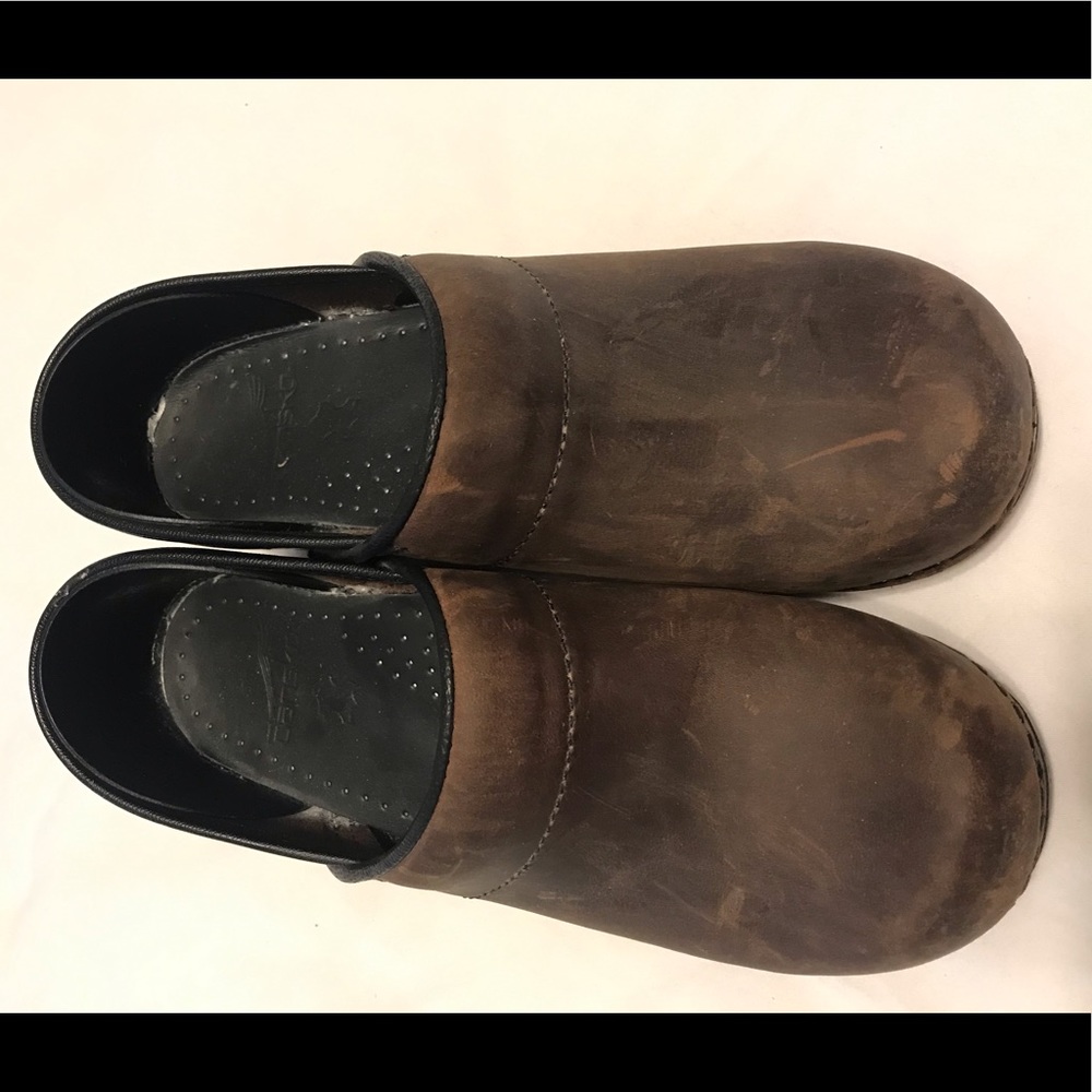 Dansko women’s size 7.5 brown clogs